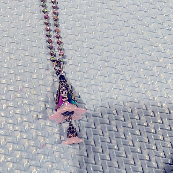 🌺 Handmade Flower Necklace 🌺 - Picture 2 of 2